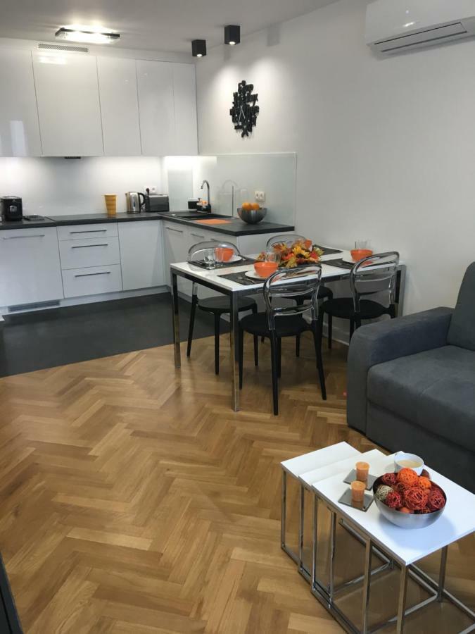 Apartament Emilia Lägenhet Warszawa Exteriör bild