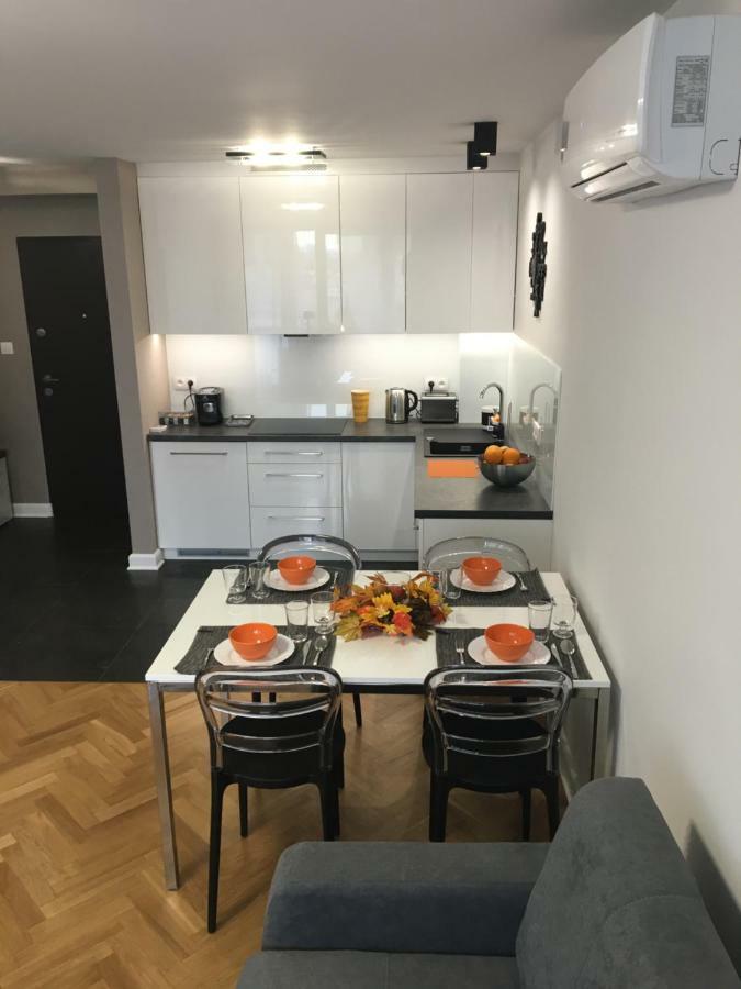 Apartament Emilia Lägenhet Warszawa Exteriör bild